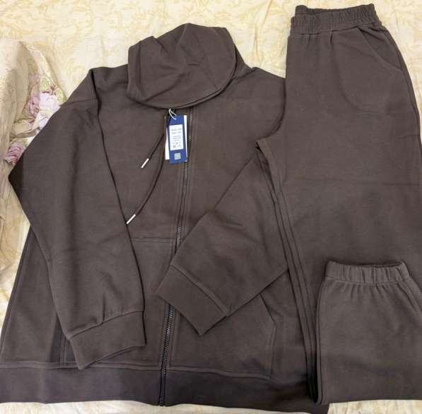 Женский спортивный костюм