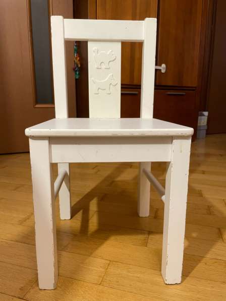 Продам стол с двумя стульчиками