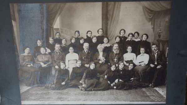 Старинная фототипия – групповой портрет гимназисток. XIX в в Санкт-Петербурге фото 10