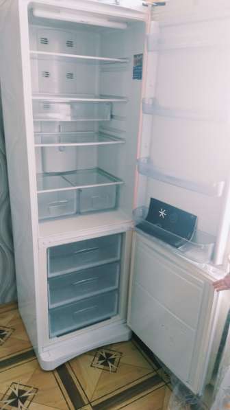 Продам холодильник Индезит в Великом Новгороде