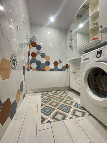 Уютная двухкомнатная квартира на сутки в фото 6