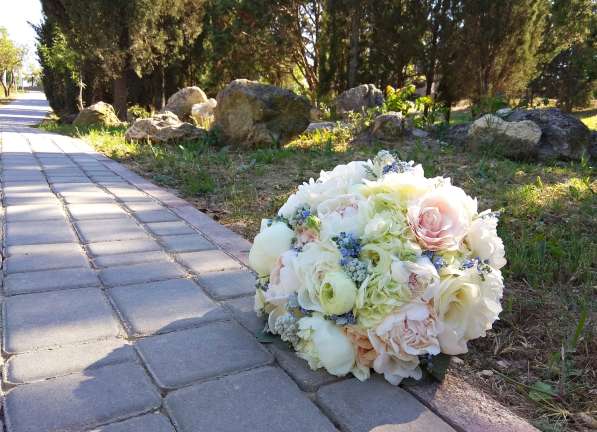 Букет невесты из пионов, незабудок и роз в Севастополе