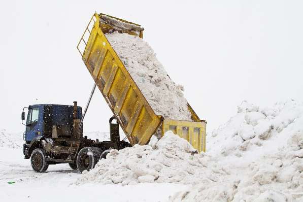 Вывоз и уборка снега в Санкт-Петербурге