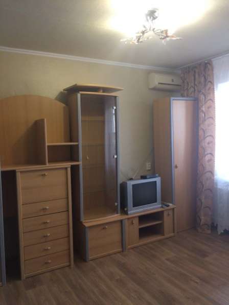 Сдам двухкомнатную квартиру в Ростов-на-Дону.Жилая площадь 52 кв.м.Этаж 8.Есть Балкон.