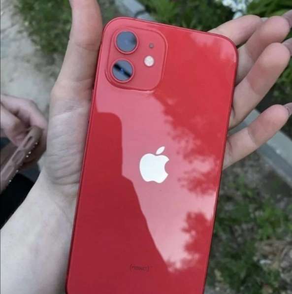 В дар IPhone 12