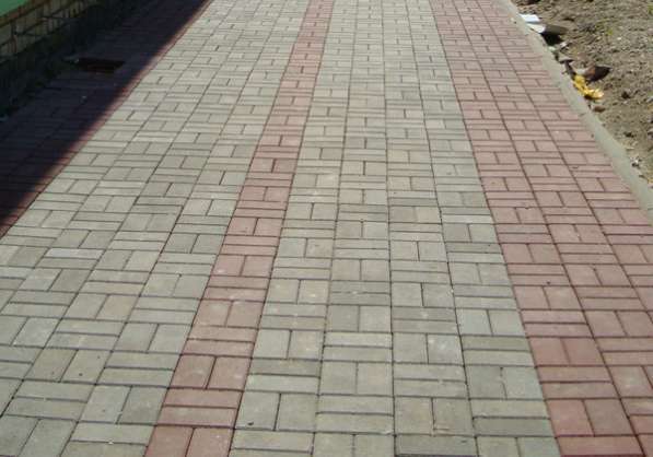 Устройство покрытия из тротуарной и декоративной плитки в Великом Новгороде