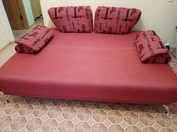 Продаю мебель : диван, ковёр, пуфик в Кургане фото 5