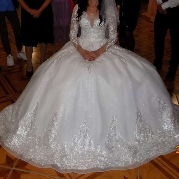 Продам свадебное платье в Джанкое