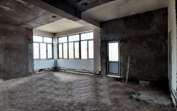 Продается 3-комнатная квартира без ремонта в жилом комплексе в фото 8