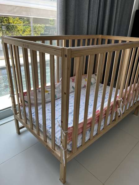 Кроватка для ребёнка в 