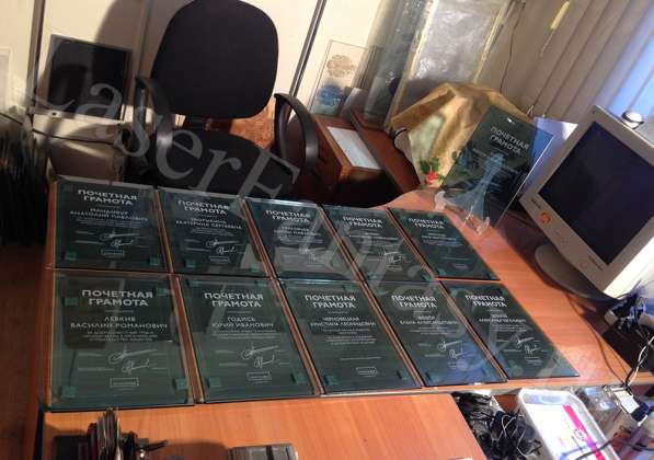 Синее стекло с гравировкой в Москве