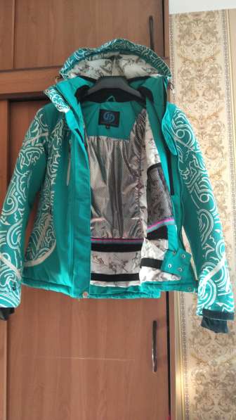 Продам горнолыжную курточку женская в Кирове фото 3