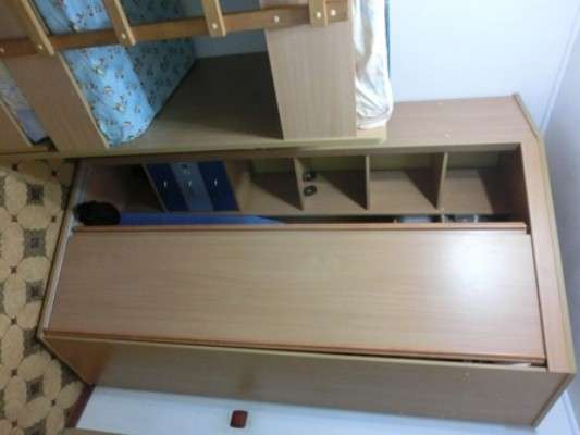Продаю трехярусную кровать и шкаф в Краснодаре фото 3