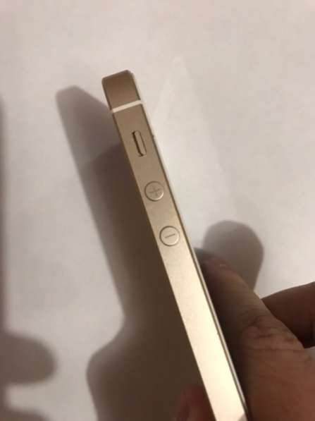 IPhone SE 16GB Gold в Тюмени