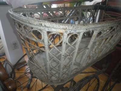 Старинная коляска в Москве фото 7