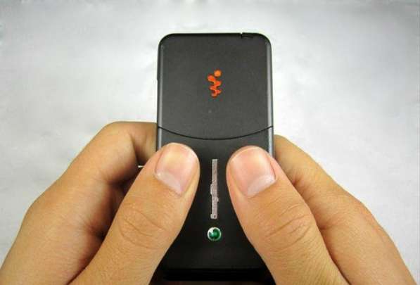 Sony Ericsson W580i (оригинал. комплект) в Москве фото 4