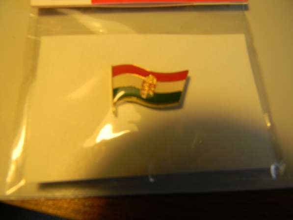 Значок. флаг Венгрии с гербом, желт. тяж. мет в фото 3