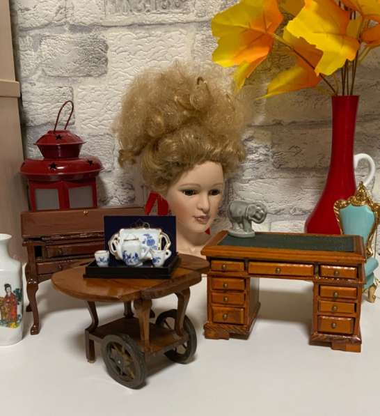 Кукла и кукольная мебель