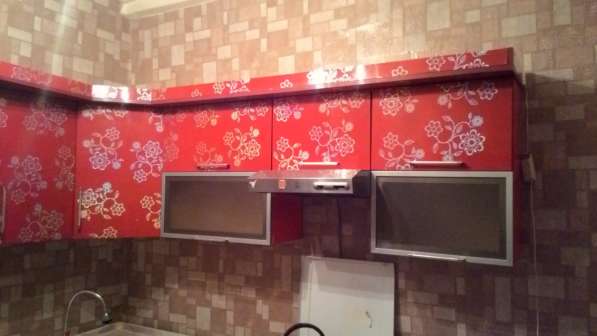 Кухонный гарнитур красный в фото 5