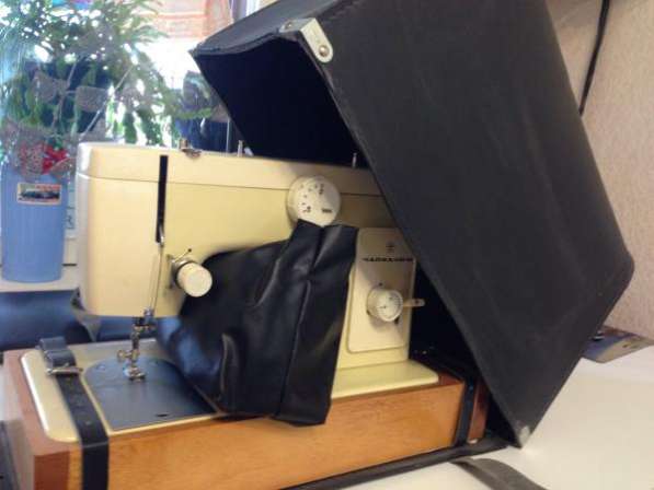 Электрическая швейная машинка "чайка" в рабочем состоянии в Москве фото 5