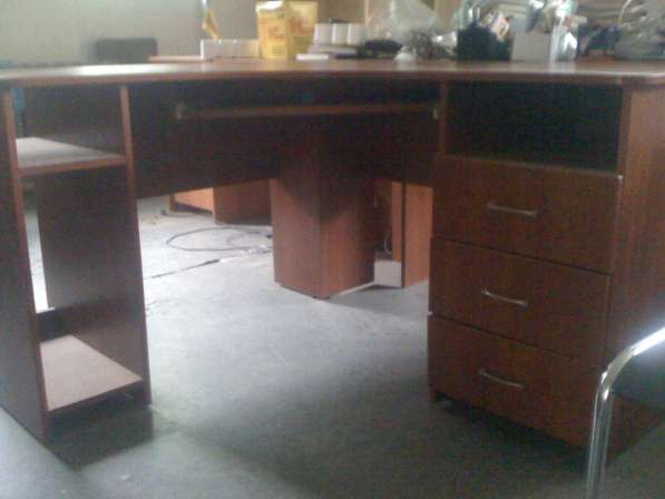 Продам 4 офисных угловых стола