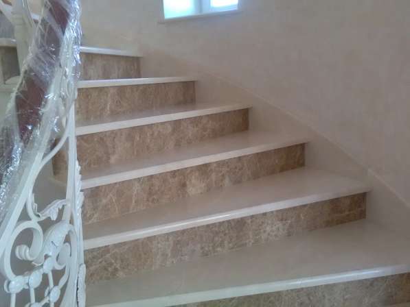Лестницы из натурального камня мрамора и гранита в Чехове фото 20