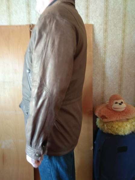 Куртка кожаная коричневая с чёрной отделкой (воротник) в Смоленске фото 3