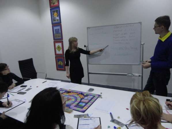 Ведущий инструктор образовательных настольных бизнес-игр в фото 5