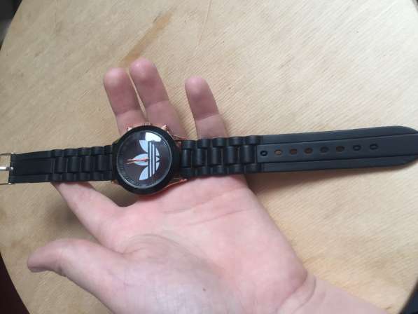 Продам часы Adidas в Новосибирске
