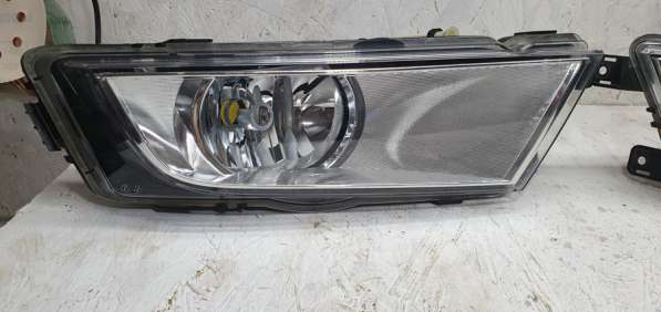 Противотуманные фары Skoda Octavia A7 в Пскове