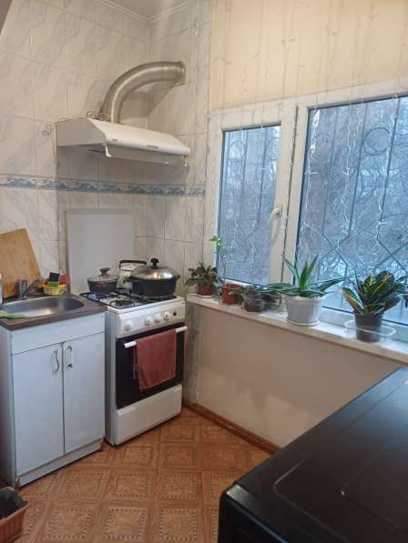 Сдаю 1- комнатную квартиру, мкр. Аламедин-1 в фото 3