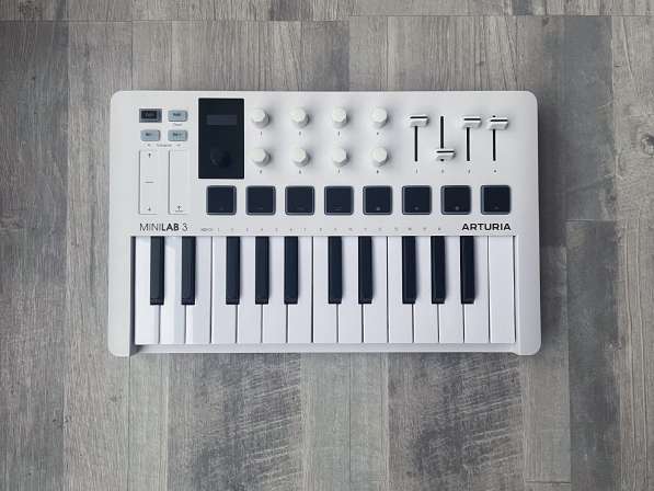 Миди клавиатура Arturia MiniLab 3