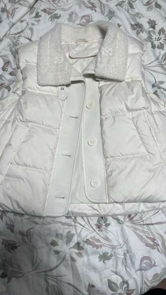 Безрукавка демисезонная новая