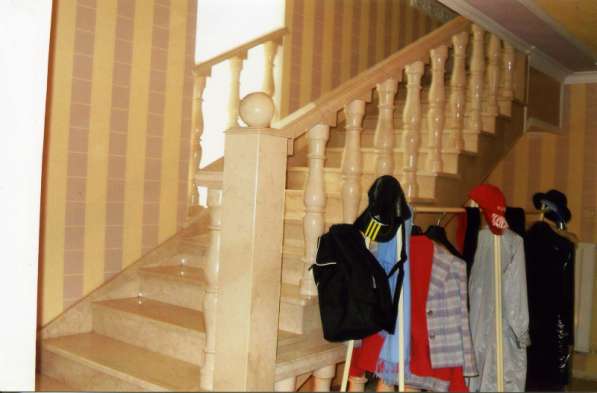 Лестницы из натурального камня мрамора и гранита в Бронницах фото 6