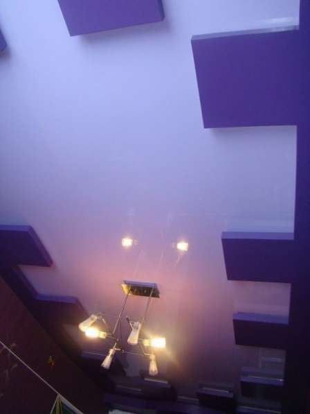Натяжной потолок глянцевый матовый в фото 5