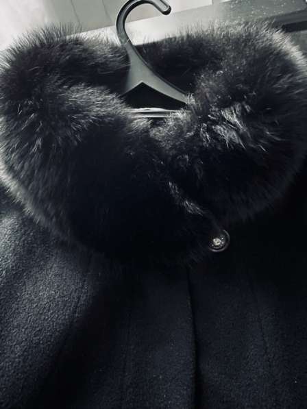 Зимнее утеплённое пальто чёрное с песцовым воротником в Санкт-Петербурге фото 6
