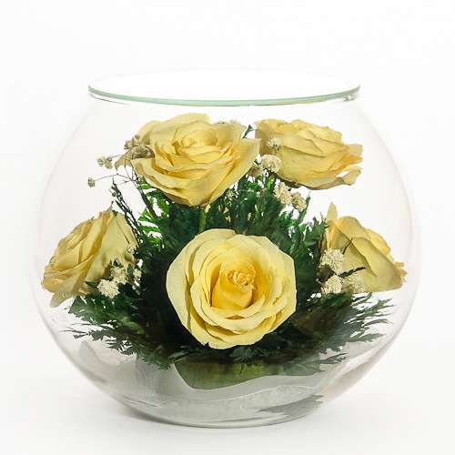 Розы кремовые и желтые в вазах из стекла в Москве фото 18