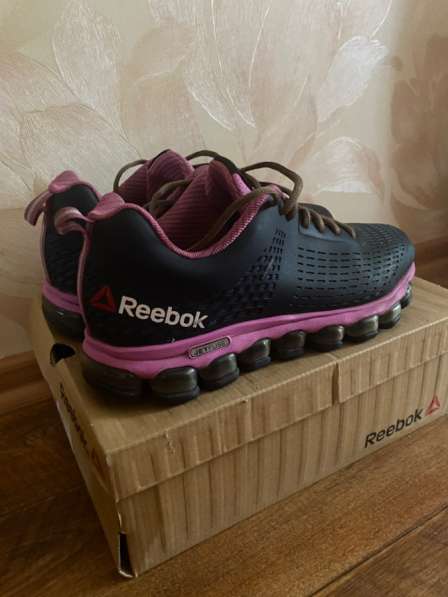 Женские кроссовки Reebok