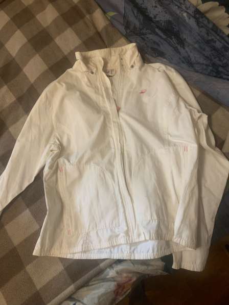 Ветровка женская