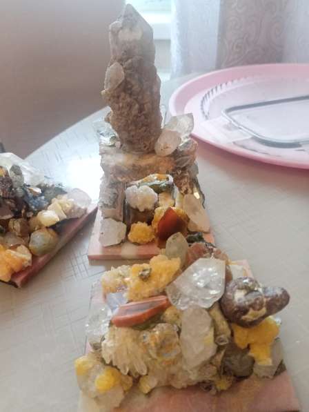 Горки уральских самоцветов минералов