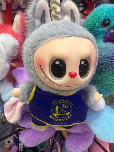 Лабубу в одежде игрушка-брелок в Перми фото 3