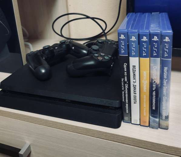 PlayStation 4 slim 1tb