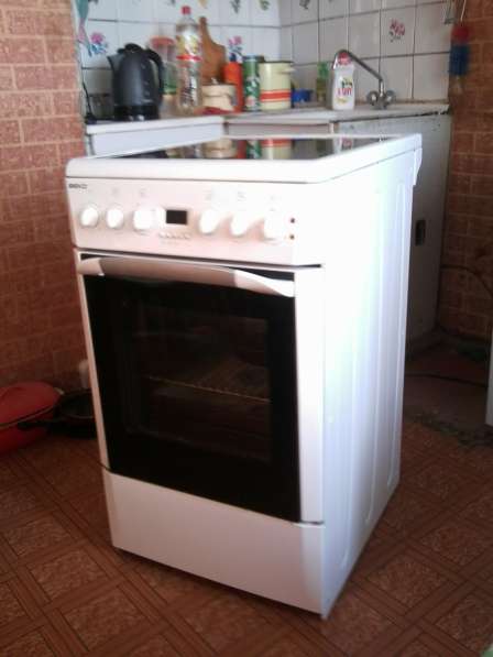 Плита Beko CE 58200 (стекло)