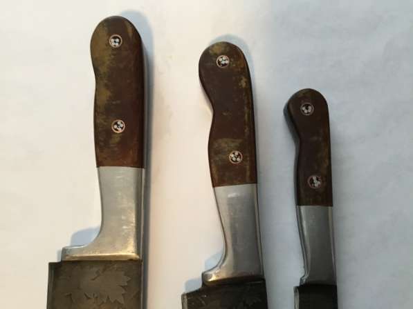 Продается подарочный набор кухоных ножей(кленовый листолад) в Феодосии