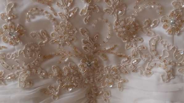 Продам невероятное изысканное Свадебное платье из атласа в фото 3
