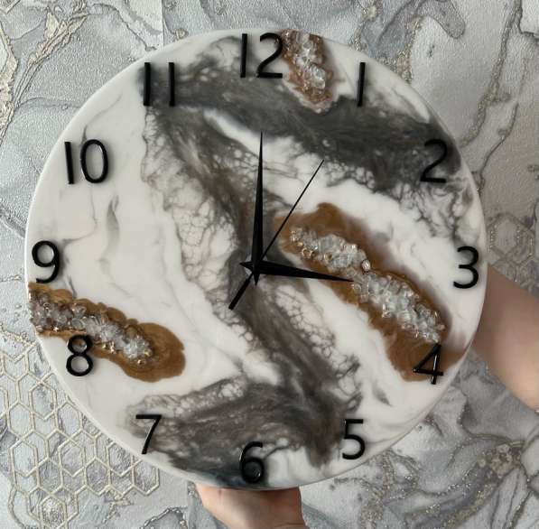 Часы из эпоксидной смолы ручной работы в Ставрополе