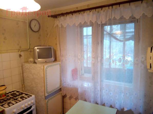 Продам двухкомнатную квартиру в Вологда.Жилая площадь 46 кв.м.Дом кирпичный.Есть Балкон.