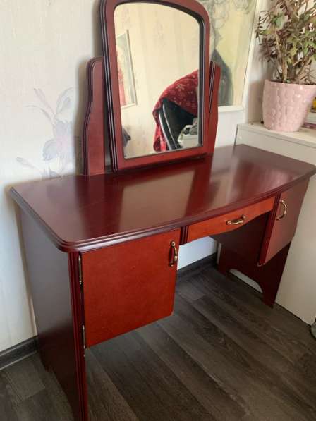 Столик туалетный в Санкт-Петербурге