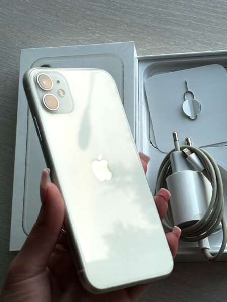 Продам IPhone 11 (белый) 126Гб в Братске