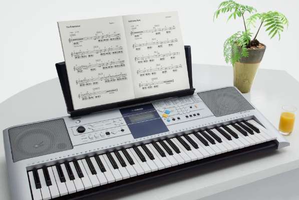 Синтезатор Yamaha e323 (динамическая клавиатура)